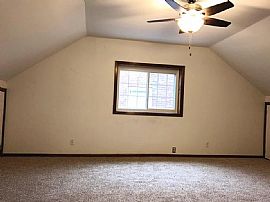 218 Glazier Ave, Bellevue, Ky   3 Beds 1 Bath in Bellevue, KY (Photo 7 of 9)