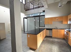 Beautiful 3 Bedroom Apartment in 1100 S Grand Ave, Los Angeles in Los Angeles, CA (Photo 5 of 12)