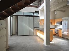 Beautiful 3 Bedroom Apartment in 1100 S Grand Ave, Los Angeles in Los Angeles, CA (Photo 7 of 12)