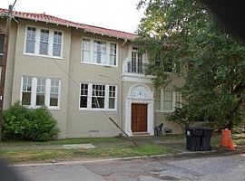 Small and Cozy 2 Bedroom 1 Bath First Floor Apartment in New Orleans, LA (Photo 2 of 5)