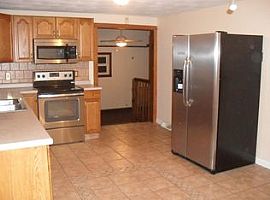 90 Gainsville Dr, Warwick, Ri 02886 in Warwick, RI (Photo 10 of 12)