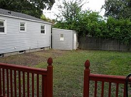 90 Gainsville Dr, Warwick, Ri 02886 in Warwick, RI (Photo 2 of 12)