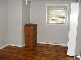 90 Gainsville Dr, Warwick, Ri 02886 in Warwick, RI (Photo 3 of 12)