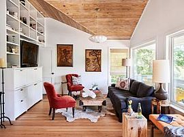 3 Beds 2 Baths 1,450 Sqft in Austin, TX (Photo 4 of 12)