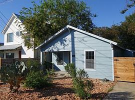 2 Beds 1 Bath 728 Sqft in Austin, TX (Photo 2 of 12)