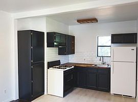 2 Beds 1 Bath 728 Sqft in Austin, TX (Photo 5 of 12)