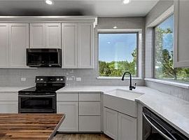 4 Beds 2.5 Baths 2,012 Sqft in Spicewood, TX (Photo 7 of 12)