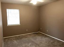 3 Beds 2 Baths 1,215 Sqft in College Station, TX (Photo 6 of 10)