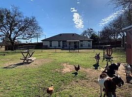 3 Beds 2 Baths 1,500 Sqft in Crowley, TX (Photo 11 of 12)