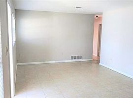 3 Beds 2 Baths 1,698 Sqft in Nokomis, FL (Photo 2 of 4)