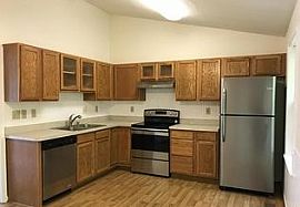 3 Beds 2 Baths in Fredericksburg, VA (Photo 4 of 10)