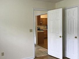 3 Beds 1.5 Bath in Virginia Beach, VA (Photo 5 of 9)