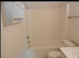 3 Beds 1.5 Bath in Virginia Beach, VA (Photo 6 of 9)