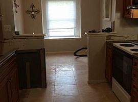 3 Beds 1.5 Bath in Virginia Beach, VA (Photo 9 of 9)