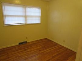 3906 Neptune Dr Nw, Huntsville, Al 35810 in Huntsville, AL (Photo 3 of 11)