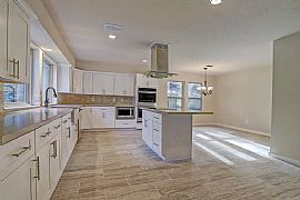 4 Beds 3 Baths 2,981 Sqft in Houston, TX (Photo 4 of 11)