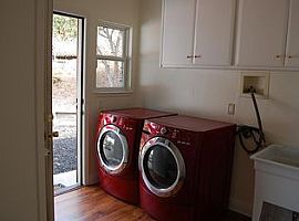 Charming 3 Bedroom Home in Oakland, CA (Photo 5 of 9)