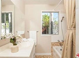 Amazing Three Bedroom Classic Spanish with Distinctive. in Los Angeles, CA (Photo 11 of 11)