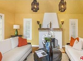 Amazing Three Bedroom Classic Spanish with Distinctive. in Los Angeles, CA (Photo 2 of 11)