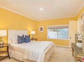 Amazing Three Bedroom Classic Spanish with Distinctive. in Los Angeles, CA (Photo 3 of 11)