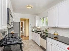 Amazing Three Bedroom Classic Spanish with Distinctive. in Los Angeles, CA (Photo 4 of 11)