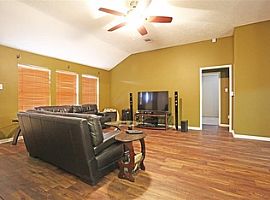 4 Bedroom Apartment  in League City, TX (Photo 5 of 12)