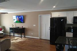 1bath 1 Bed Up For Rent in Greenville, SC (Photo 2 of 5)