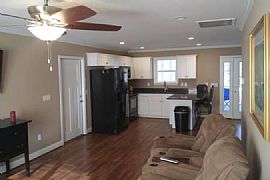 1bath 1 Bed Up For Rent in Greenville, SC (Photo 3 of 5)