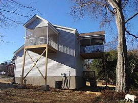 1bath 1 Bed Up For Rent in Greenville, SC (Photo 5 of 5)