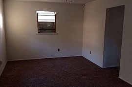 526 10th Ave S, Phenix City, Al 36869 in Phenix City, AL (Photo 2 of 5)