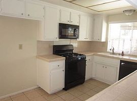 4 Beds 2 Baths in Hemet, CA (Photo 3 of 8)