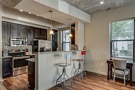 Dormigo Midtown Luxury 2 Bedroom Apartment in Nashville, TN (Photo 3 of 12)