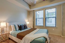 Dormigo Midtown Luxury 2 Bedroom Apartment in Nashville, TN (Photo 8 of 12)
