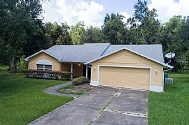 706 Village Ct, Fruitland Park, Fl 34731 in Fruitland Park, FL