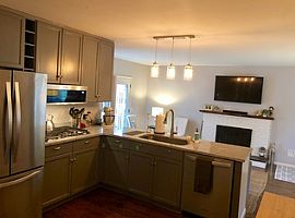 19 Revere Ct, Ann Arbor, Mi 48104 3 Beds 1.5 Baths 1,261 Sqft in Ann Arbor, MI (Photo 6 of 10)