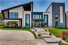 5 Beds 6 Baths 5,760 Sqft in Dallas, TX (Photo 2 of 12)