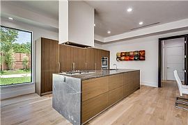 5 Beds 6 Baths 5,760 Sqft in Dallas, TX (Photo 5 of 12)