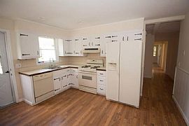 20 Tashua Rd, Trumbull, Ct 06611 in Trumbull, CT (Photo 4 of 12)