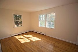 20 Tashua Rd, Trumbull, Ct 06611 in Trumbull, CT (Photo 5 of 12)