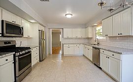 5030 N Houghton St, Portland, Or 97203 3 Beds 1 Bath 1,032 Sqft in Portland, OR (Photo 2 of 6)