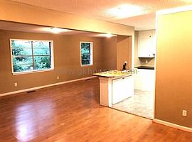 241 Tanglewood Cir, Birmingham, Al 35215 in Birmingham, AL (Photo 3 of 12)