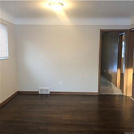 Beautiful 3 Bedroom Southfield Home in Southfield, MI (Photo 3 of 10)