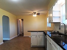 Nice 3 Beds 1 Bath Home in Shively, KY (Photo 3 of 5)