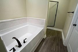 Nice 3 Beds 2 Baths Home in Foley, AL (Photo 4 of 6)