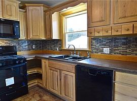 460 Rosewae Ave, Cortland, Oh 44410 2 Beds 2 Baths 960 Sqft in Cortland, OH (Photo 2 of 8)