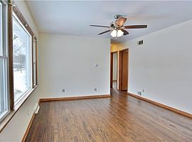 460 Rosewae Ave, Cortland, Oh 44410 2 Beds 2 Baths 960 Sqft in Cortland, OH (Photo 3 of 8)