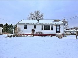 460 Rosewae Ave, Cortland, Oh 44410 2 Beds 2 Baths 960 Sqft in Cortland, OH (Photo 5 of 8)