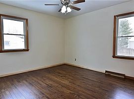 460 Rosewae Ave, Cortland, Oh 44410 2 Beds 2 Baths 960 Sqft in Cortland, OH (Photo 8 of 8)