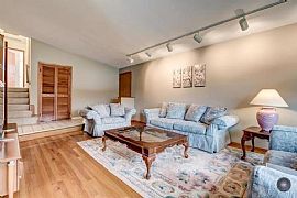 324 Flora Ave, Glenview, Il 60025 3 Beds 2 Baths 1,400 Sqft in Glenview, IL (Photo 2 of 4)