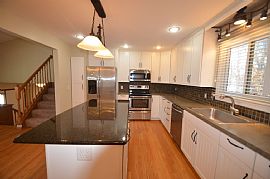 Nice 4 Beds 2 Baths Home in Maplewood, MN (Photo 4 of 8)